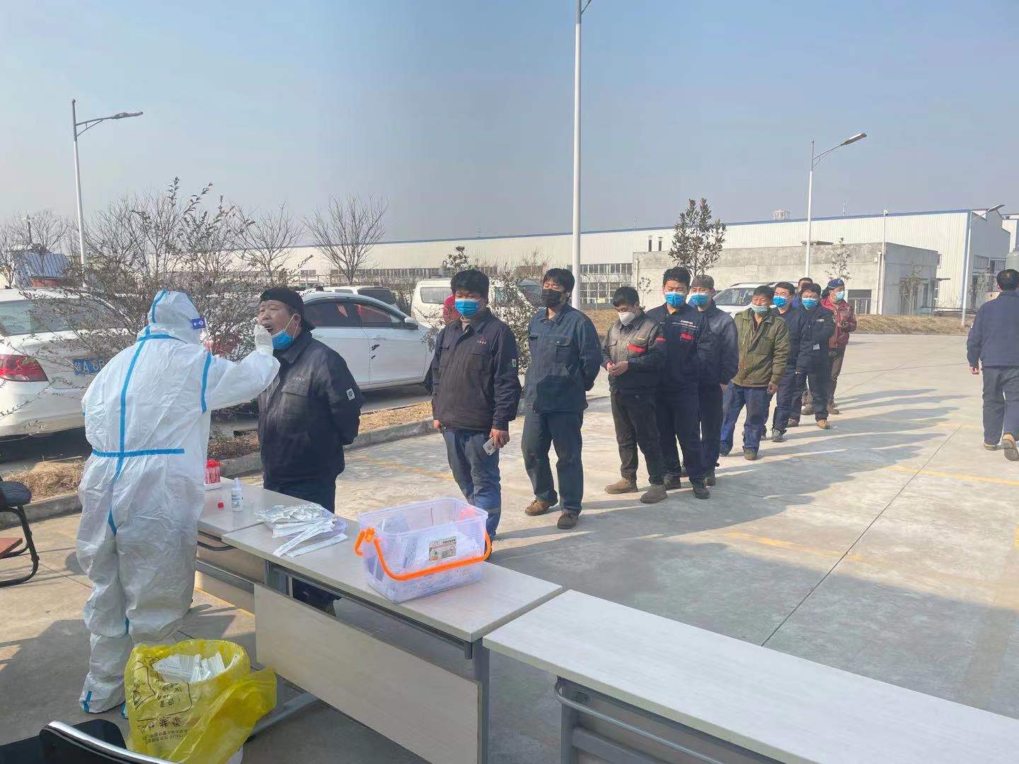 防疫進(jìn)行中 今日單位自行組織做核酸檢測(cè) 防疫進(jìn)行中 今日單位自行組織做核酸檢測(cè)